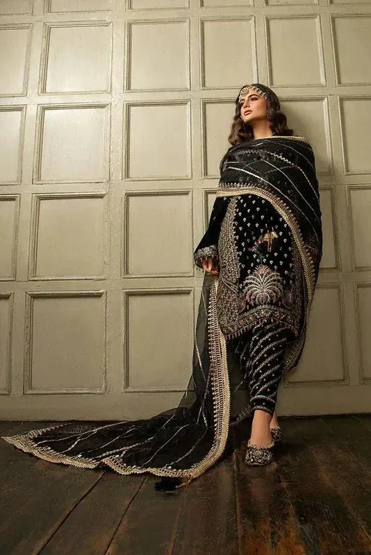 Sobia Nazir Nur Wedding Formals 23 Black Organza – view 1 – Poshaq