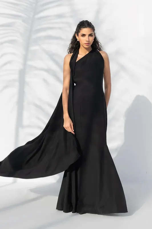 Sania Maskatiya The Winter Edit - Luxe Pret 25 Black Crepe – view 1 – Poshaq