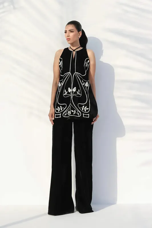 Sania Maskatiya The Winter Edit - Luxe Pret 25 Black Velvet – view 1 – Poshaq