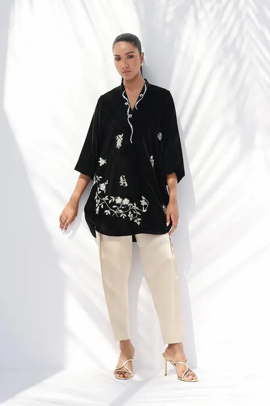 Sania Maskatiya The Winter Edit - Luxe Pret 25 Black Velvet – view 1 – Poshaq