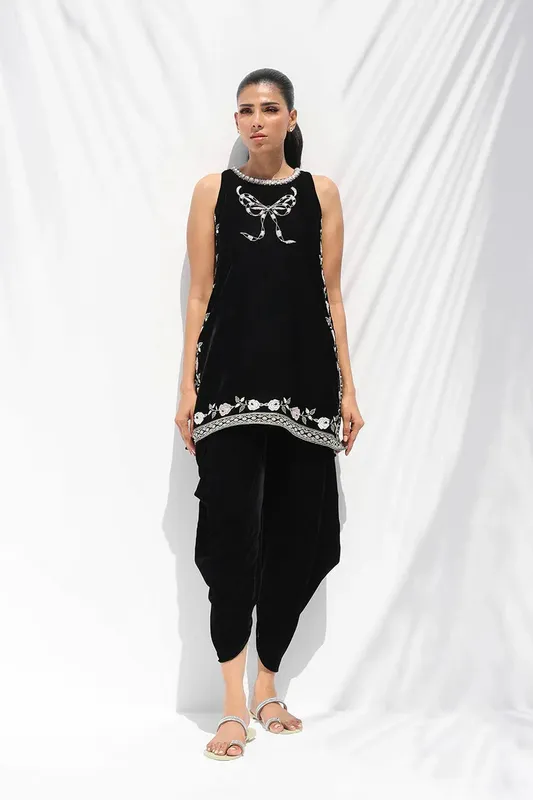Sania Maskatiya The Winter Edit - Luxe Pret 25 Black Velvet – view 1 – Poshaq