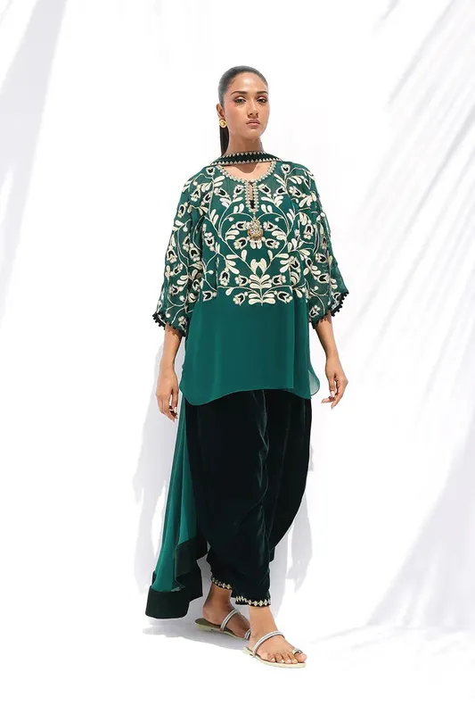 Sania Maskatiya The Winter Edit - Luxe Pret 25 Emerald Green Georgette – view 1 – Poshaq