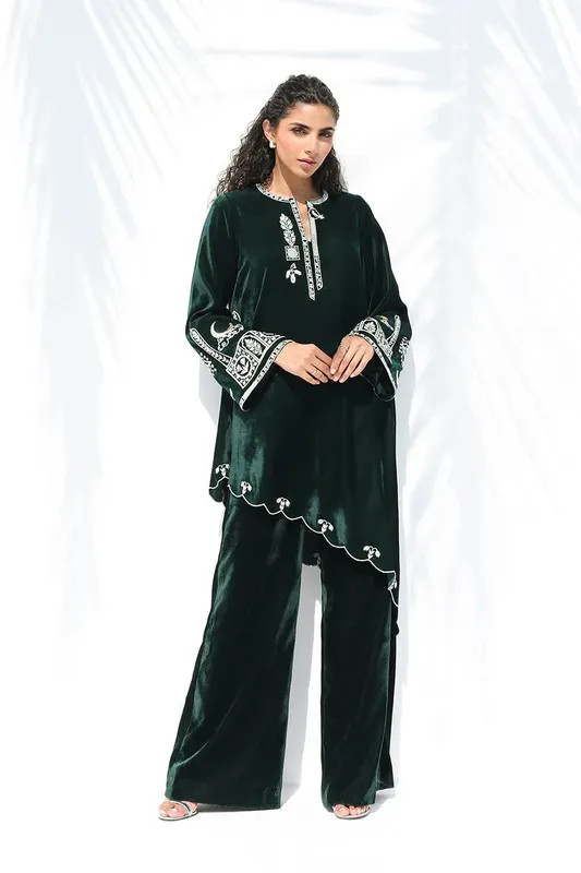 Sania Maskatiya The Winter Edit - Luxe Pret 25 Midnight Green Velvet – view 1 – Poshaq
