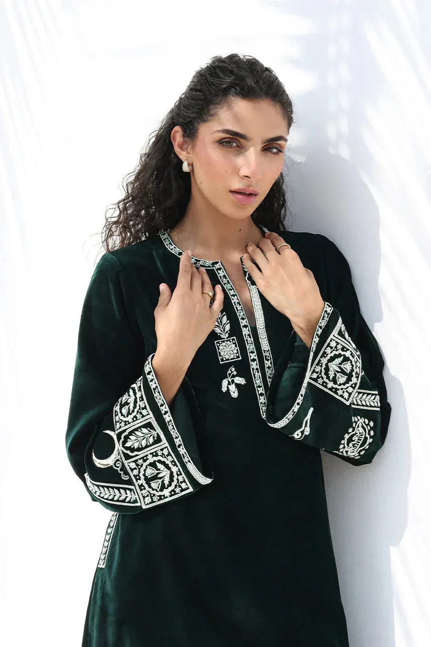 Sania Maskatiya The Winter Edit - Luxe Pret 25 Midnight Green Velvet – view 3 – Poshaq