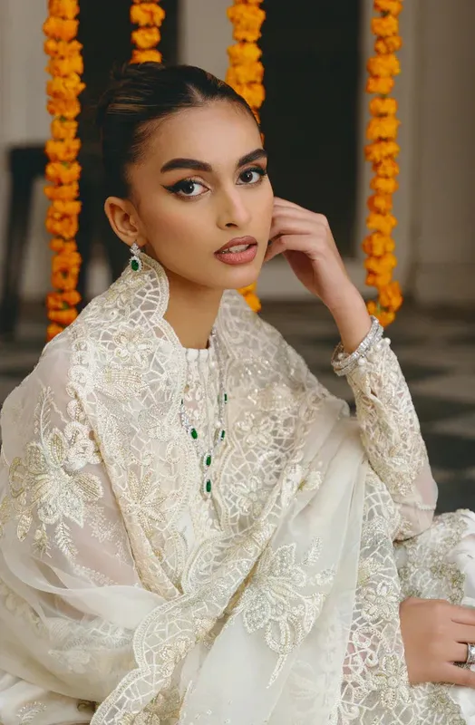 Gisele Din Shagna Da Off White Raw Silk – view 1 – Poshaq