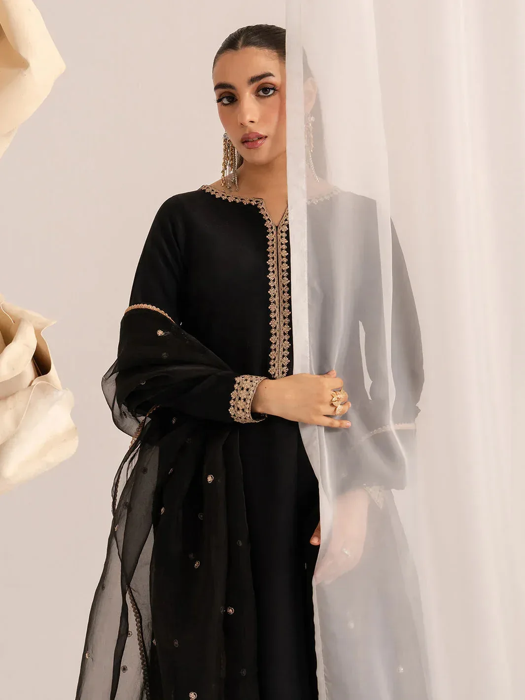 Izel The Silk Chapter Black Raw Silk – view 5 – Poshaq