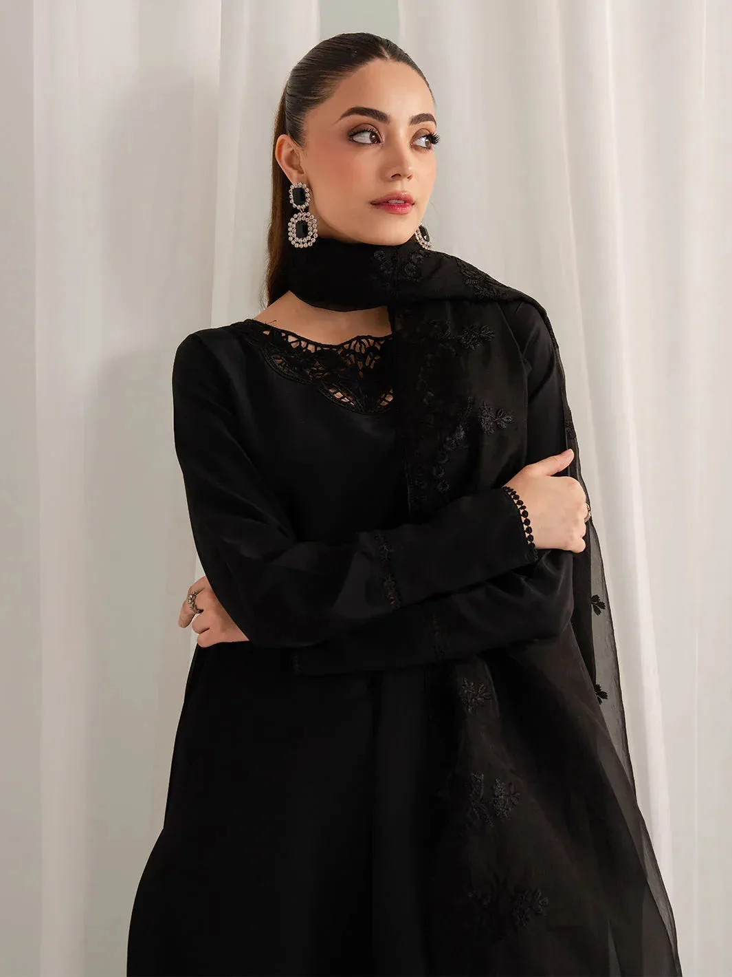 Izel The Silk Chapter Black Raw Silk – view 3 – Poshaq