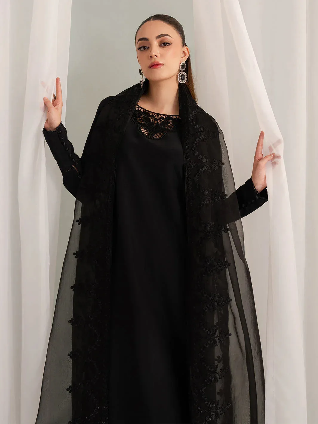 Izel The Silk Chapter Black Raw Silk – view 4 – Poshaq