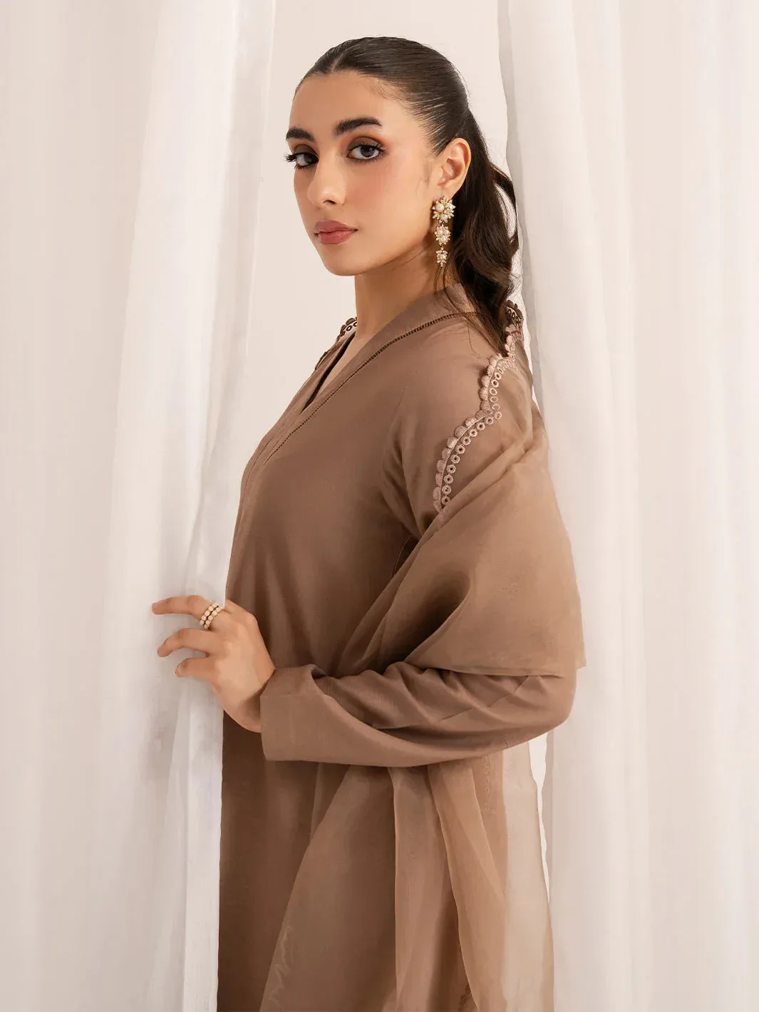 Izel The Silk Chapter Beige Raw Silk – view 3 – Poshaq