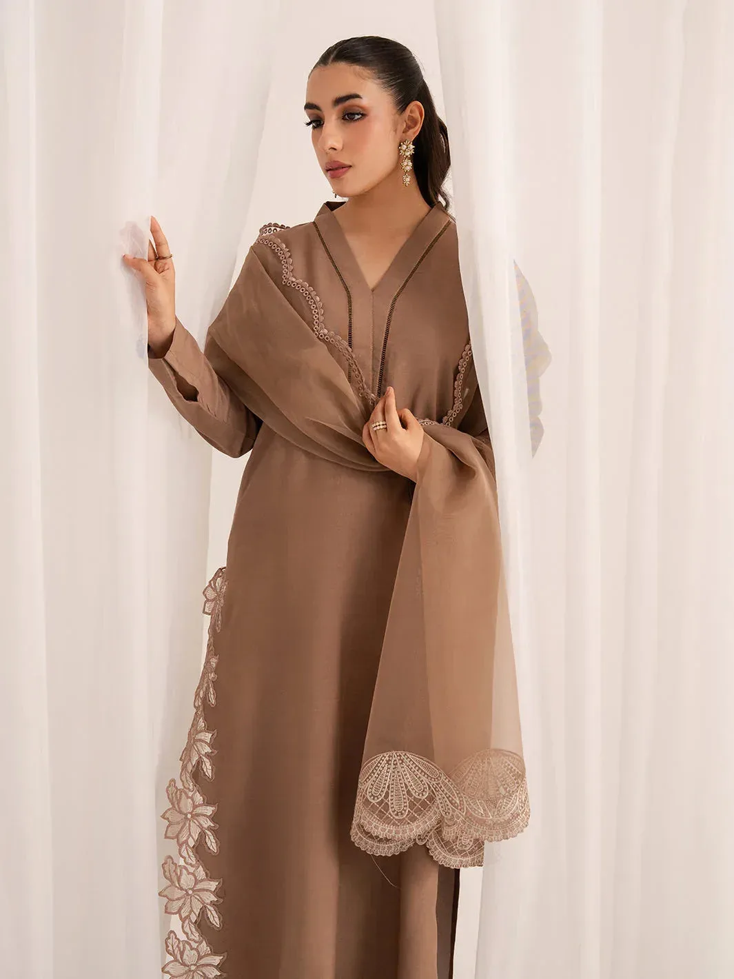 Izel The Silk Chapter Beige Raw Silk – view 4 – Poshaq