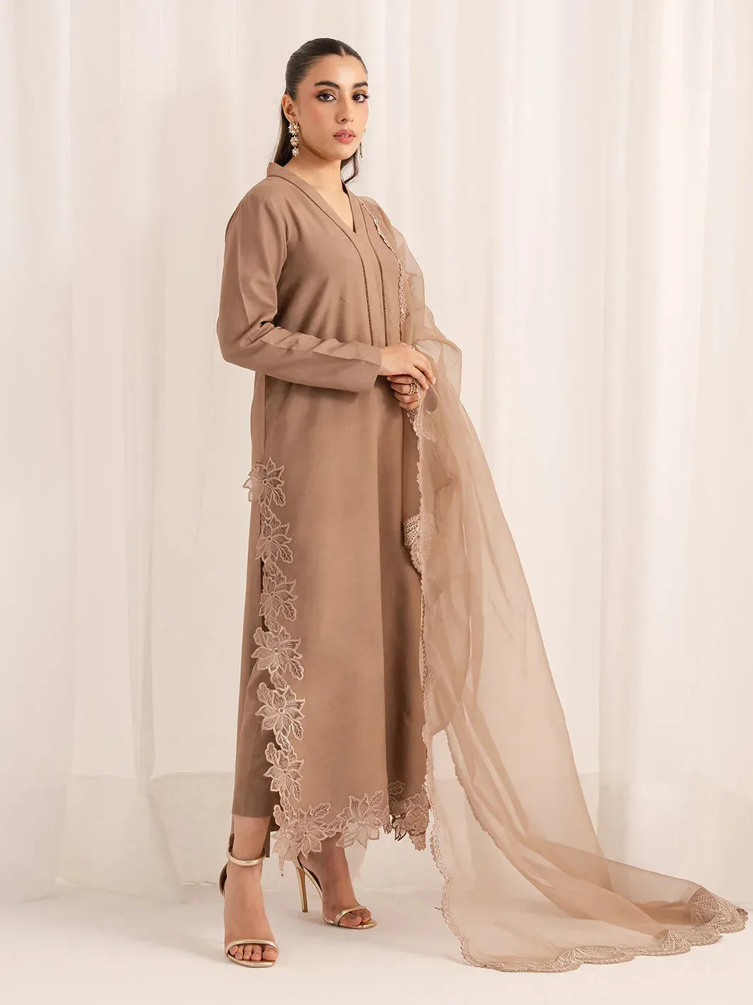 Izel The Silk Chapter Beige Raw Silk – view 5 – Poshaq