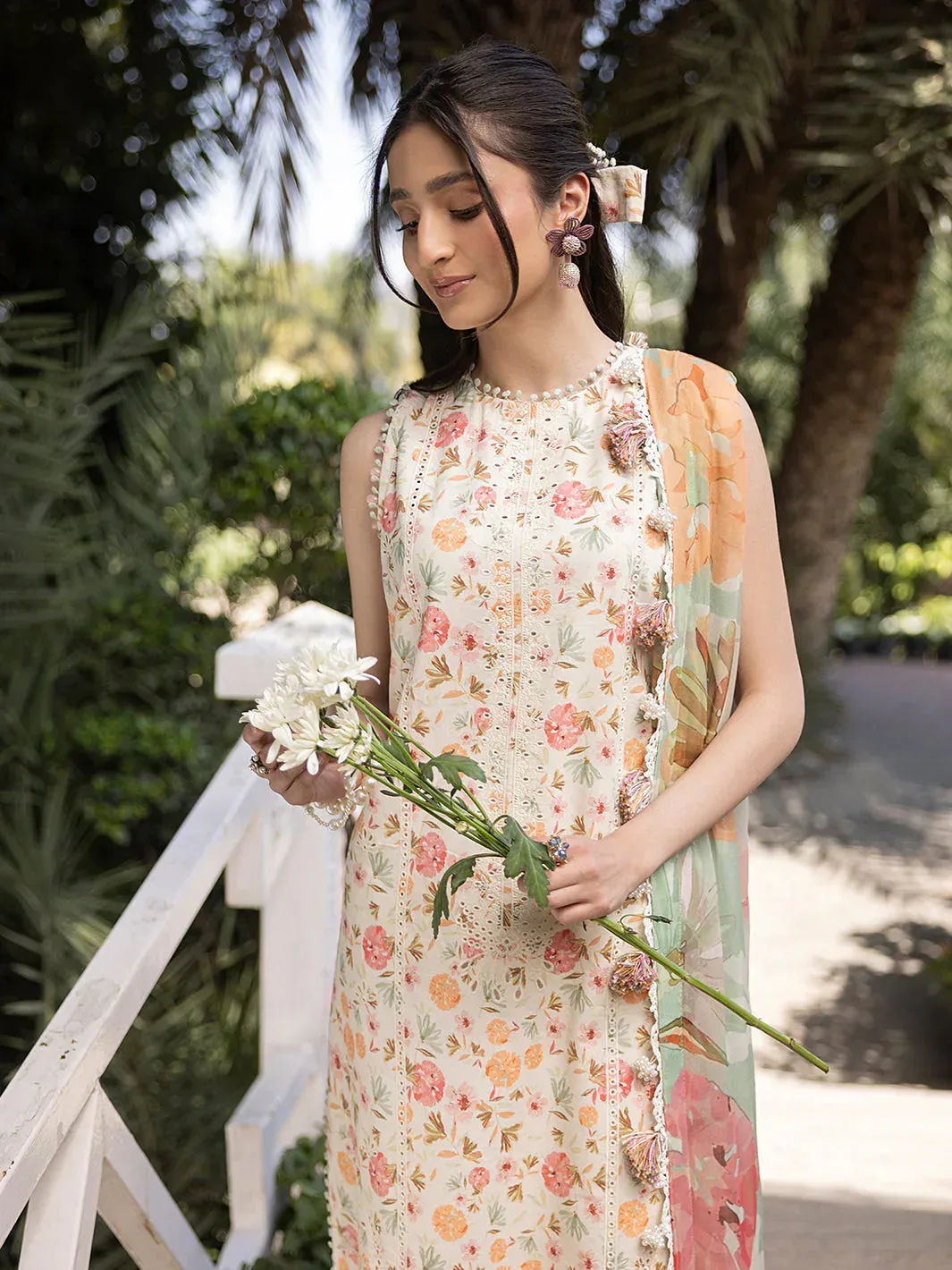 Izel Oh Spring Lawn 25 Off White Chiffon – view 4 – Poshaq