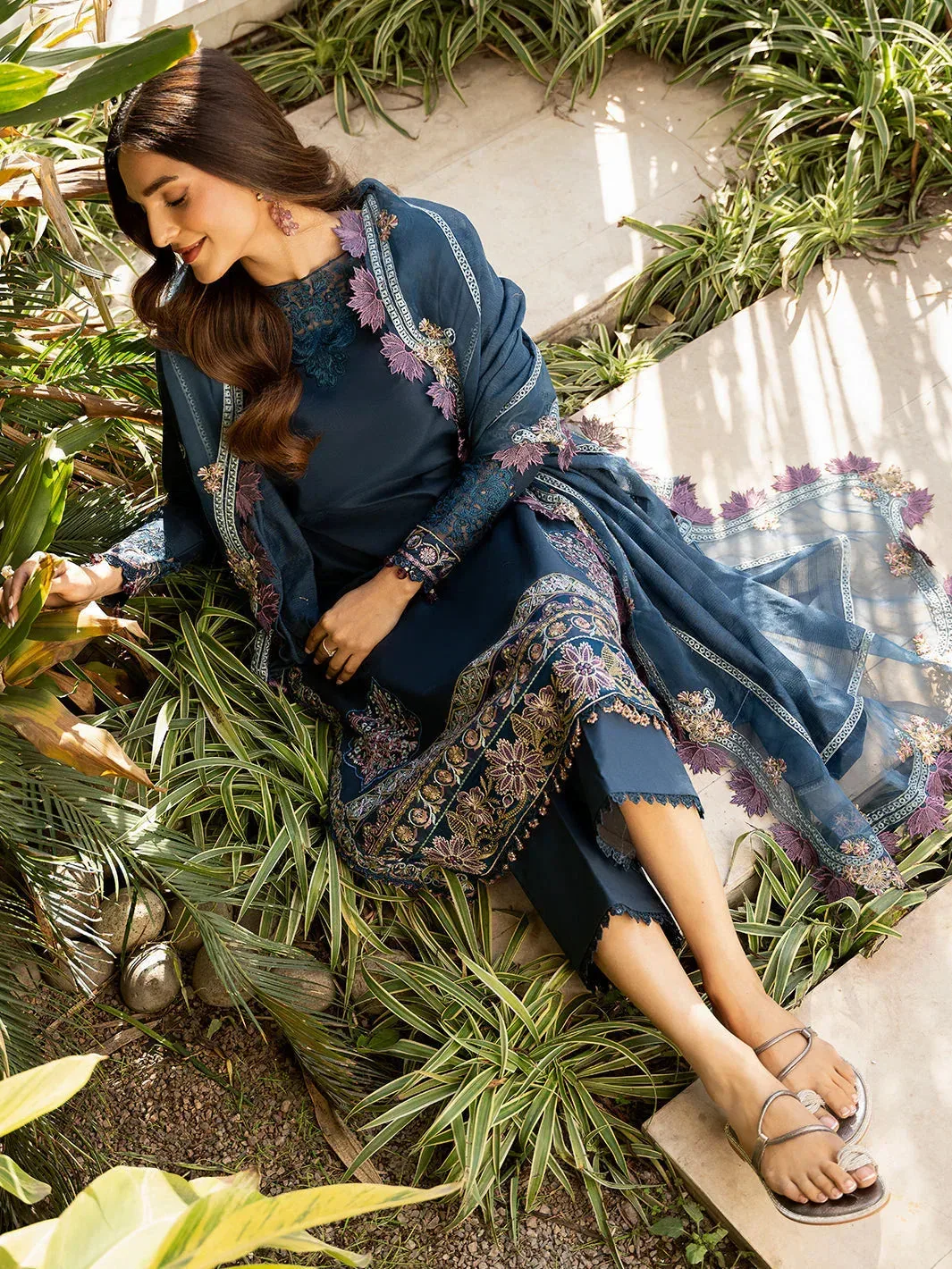 Izel Mahveen Festive Lawn 25 Navy Blue Lawn – view 5 – Poshaq
