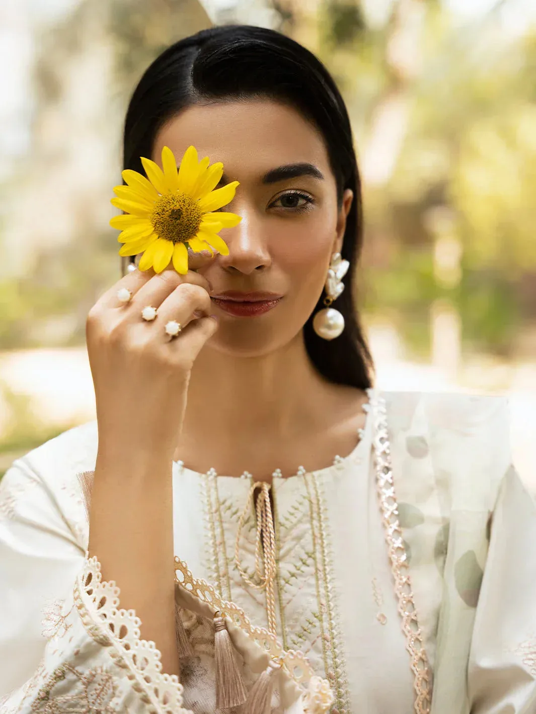 Izel Dastak Luxury Lawn Off White Chiffon – view 4 – Poshaq