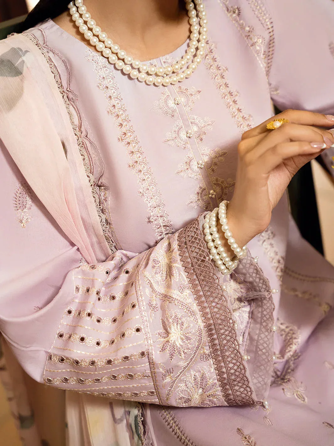 Izel Dastak Luxury Lawn Lilac Chiffon – view 3 – Poshaq