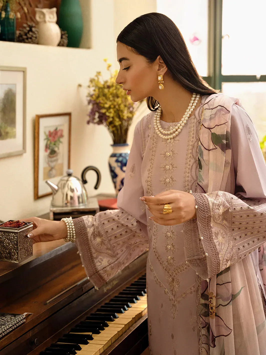 Izel Dastak Luxury Lawn Lilac Chiffon – view 5 – Poshaq