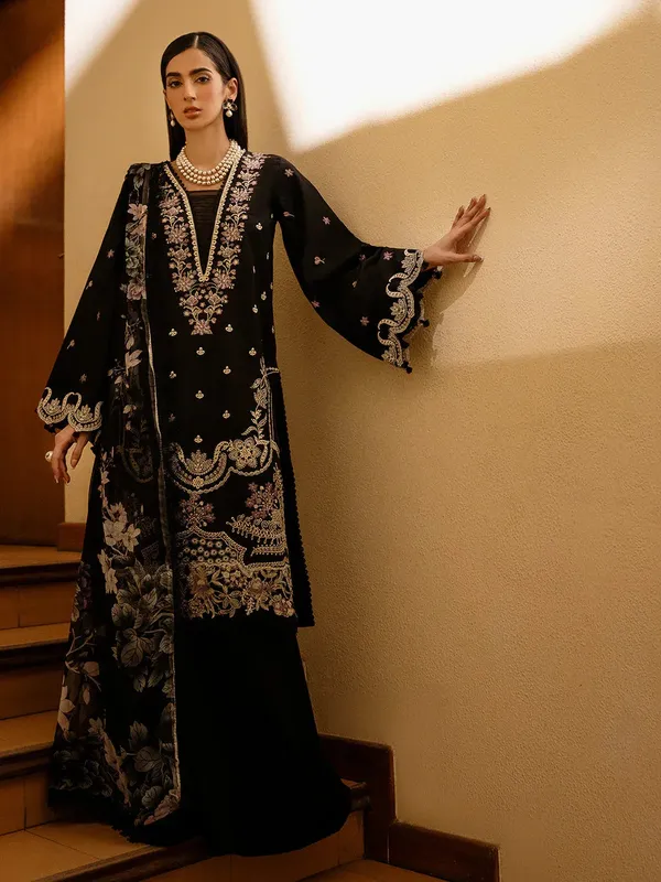 Izel Dastak Luxury Lawn Black Organza – view 1 – Poshaq