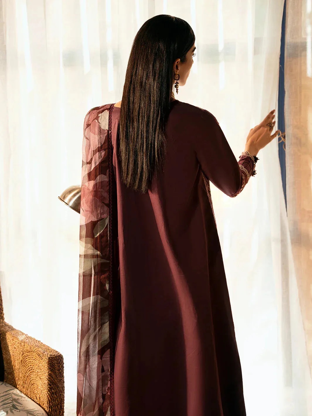 Izel Dastak Luxury Lawn Dark Plum Organza – view 2 – Poshaq