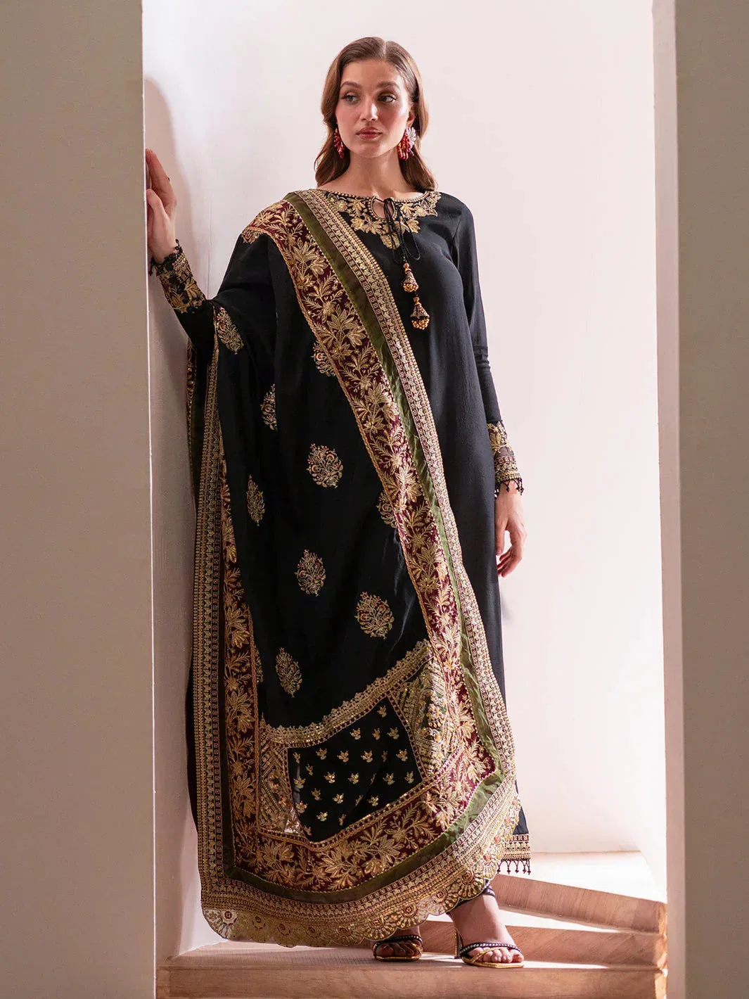 Izel Stardust Luxury Collection Black Raw Silk – view 4 – Poshaq