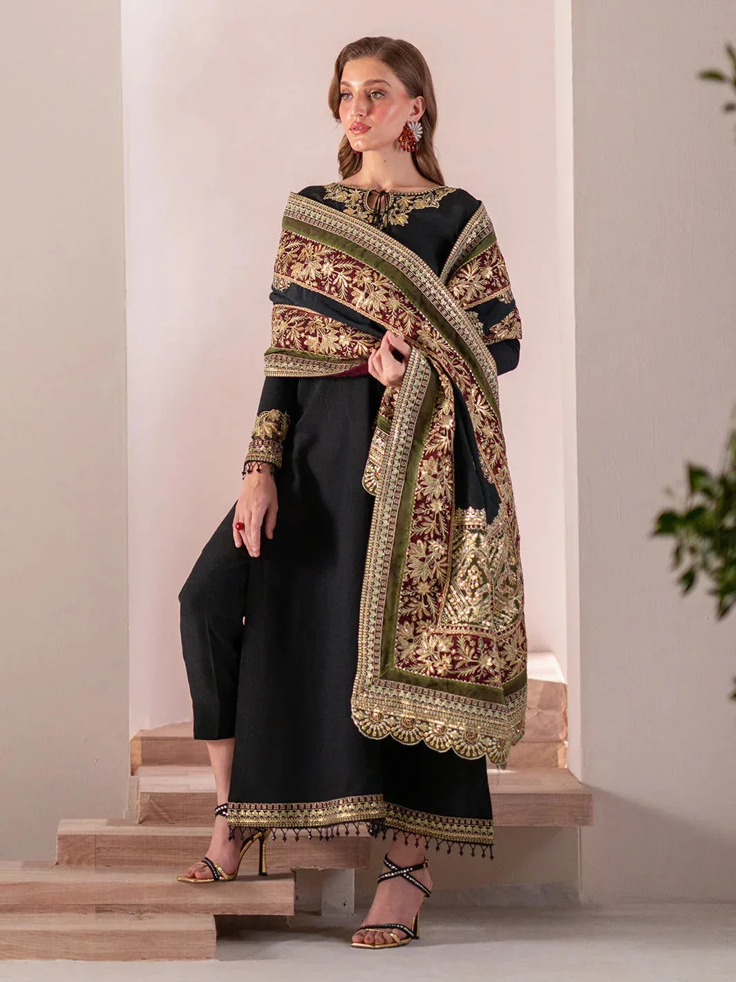 Izel Stardust Luxury Collection Black Raw Silk – view 5 – Poshaq