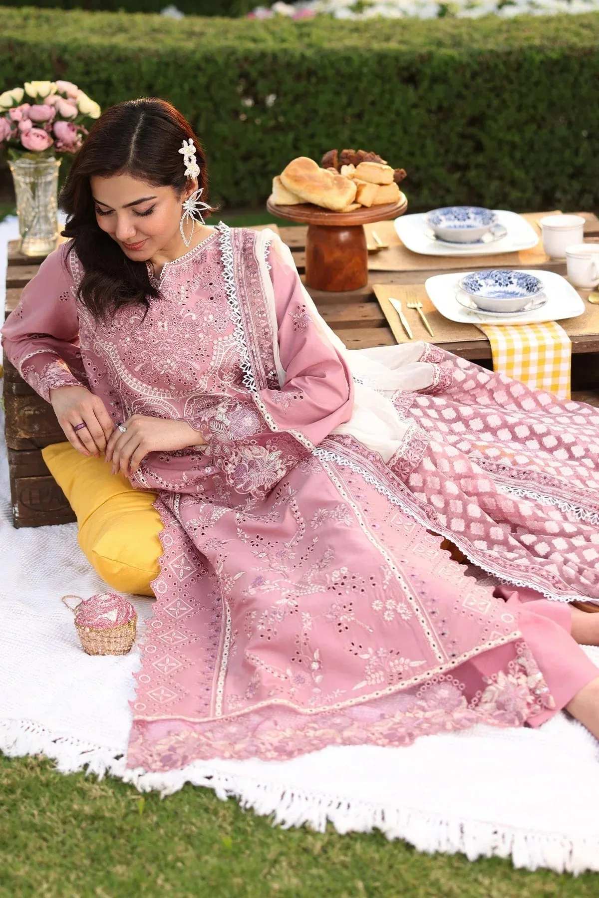 Imrozia Premium Hayam Luxury Lawn 25 Ice Pink Organza – view 4 – Poshaq
