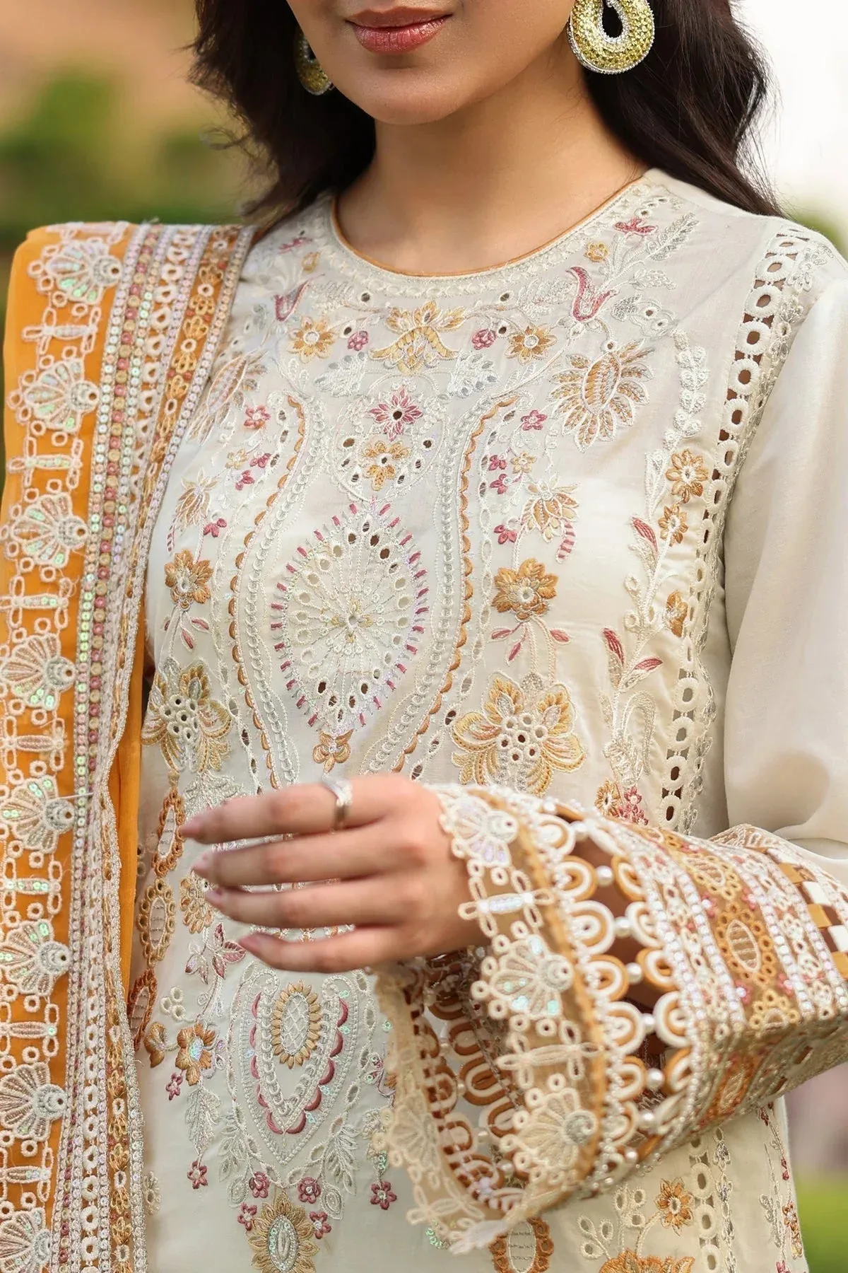 Imrozia Premium Hayam Luxury Lawn 25 Ivory Organza – view 2 – Poshaq