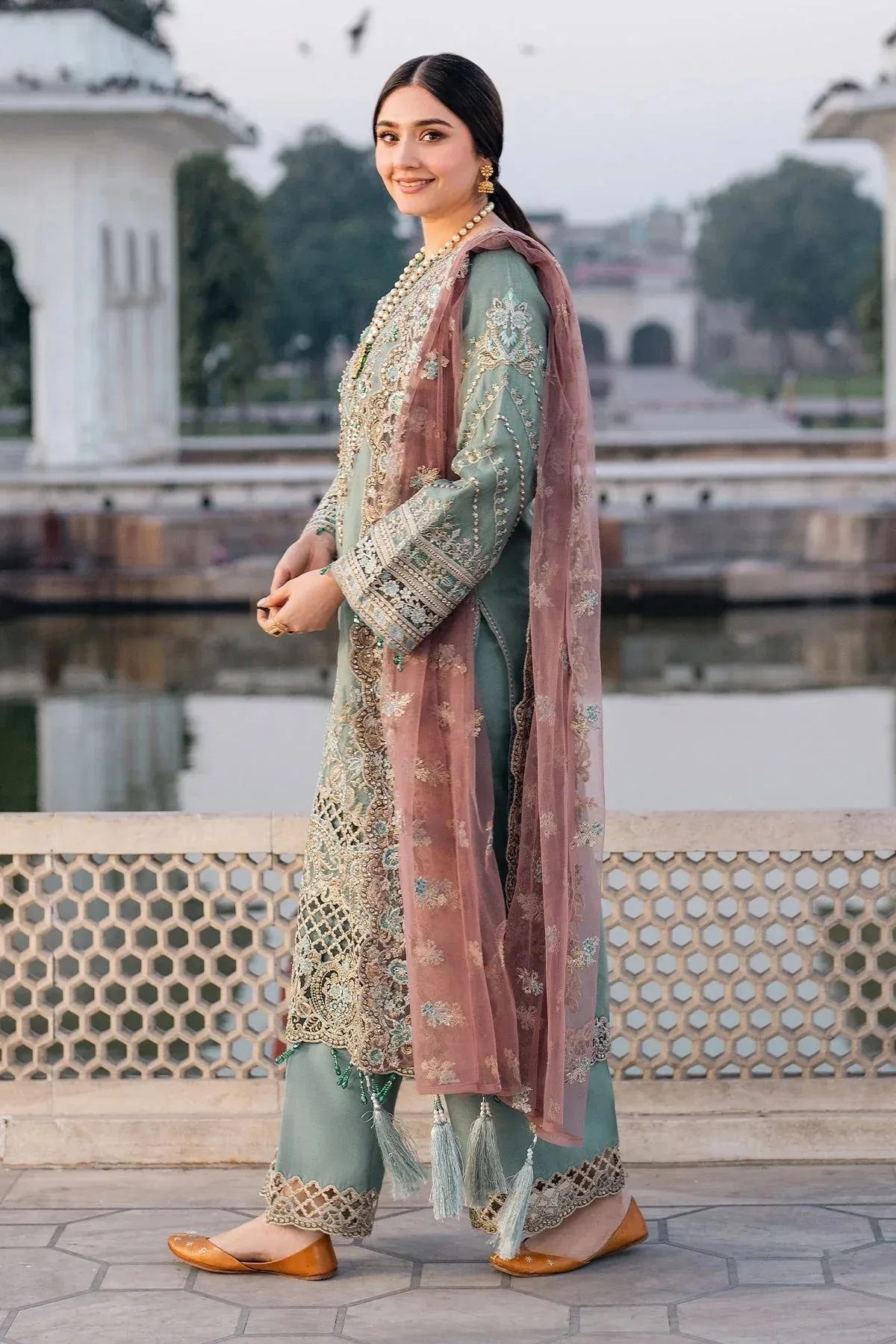 Imrozia Premium Meeras Luxury Eid 25 Grey Organza β view 2 β Poshaq