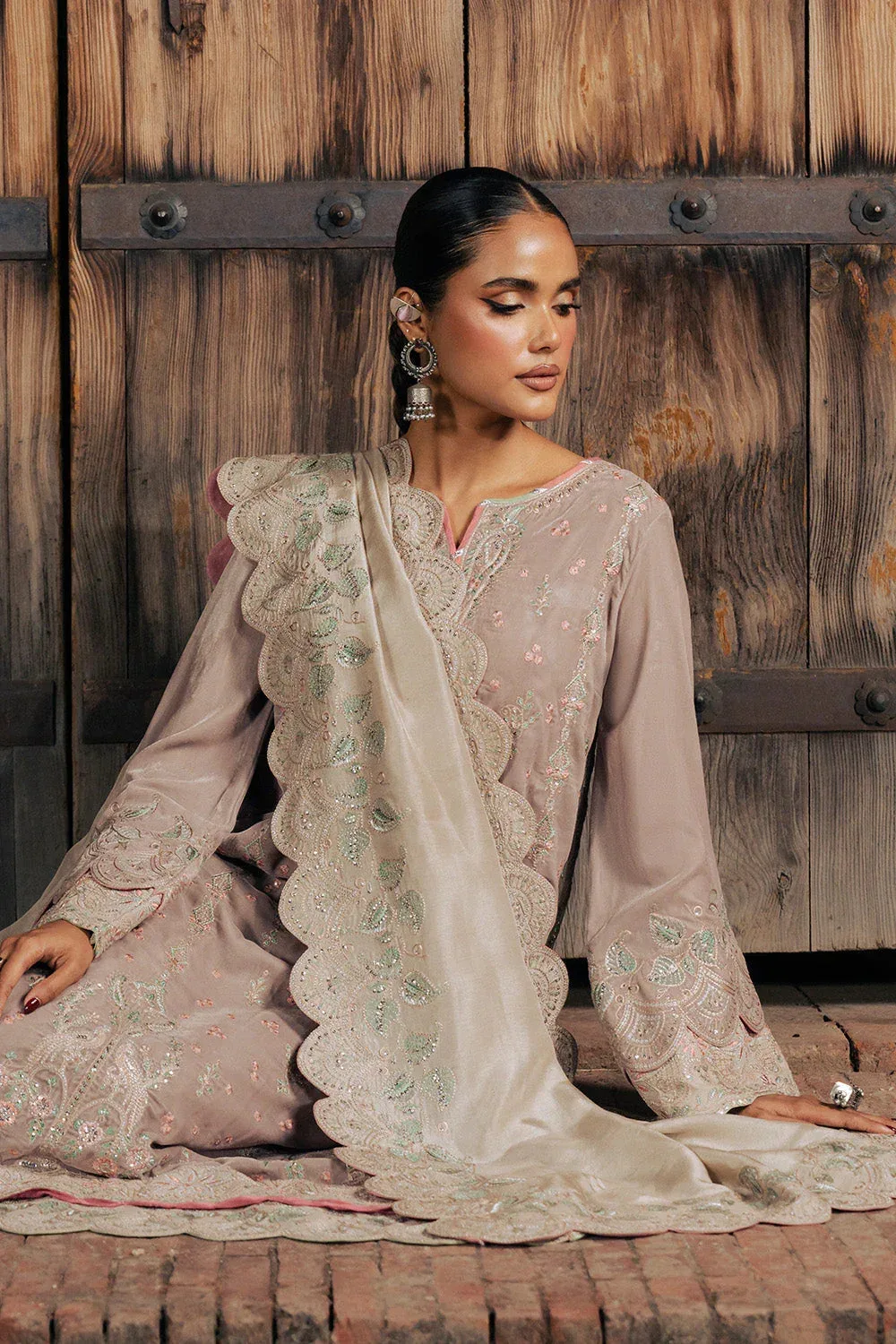 Maryum N Maria Gulshan e Makhmal Soft Lilac Velvet – view 4 – Poshaq