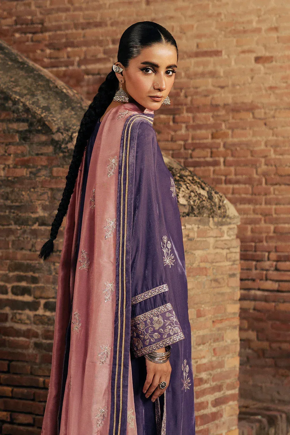 Maryum N Maria Gulshan e Makhmal Dark Purple Velvet – view 3 – Poshaq