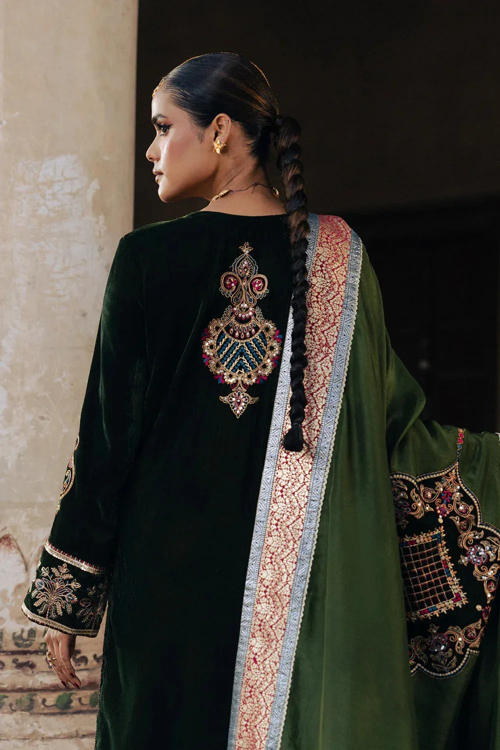 Maryum N Maria Gulshan e Makhmal Deep Olive Green Velvet – view 2 – Poshaq