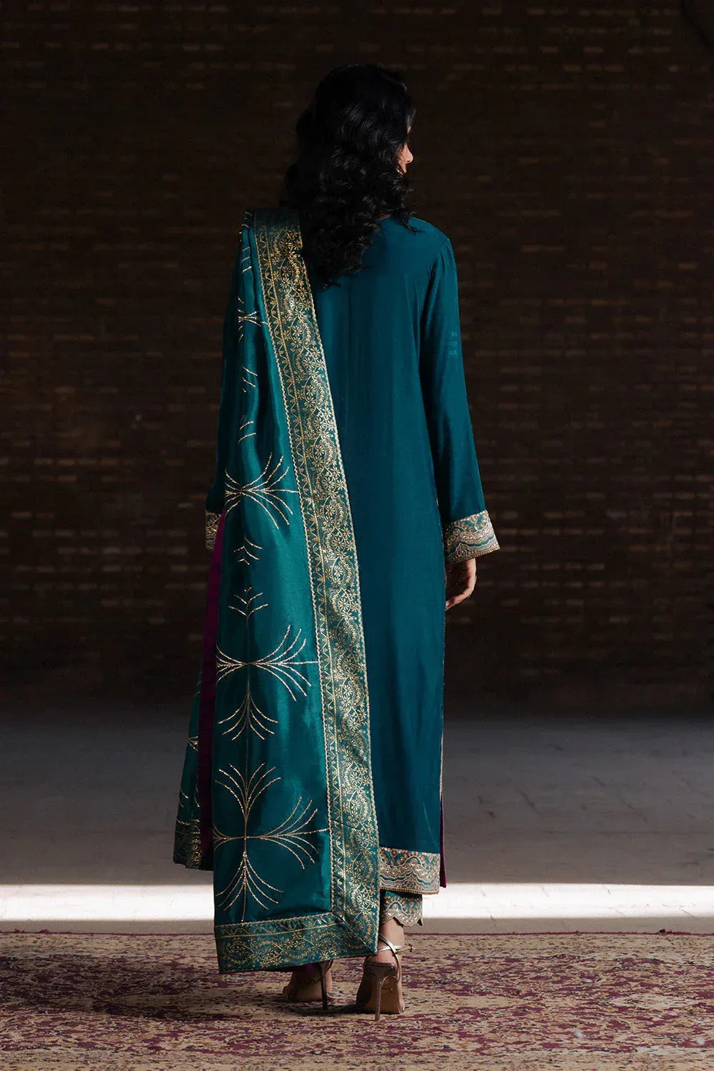 Maryum N Maria Gulshan e Makhmal Teal Blue Velvet – view 2 – Poshaq