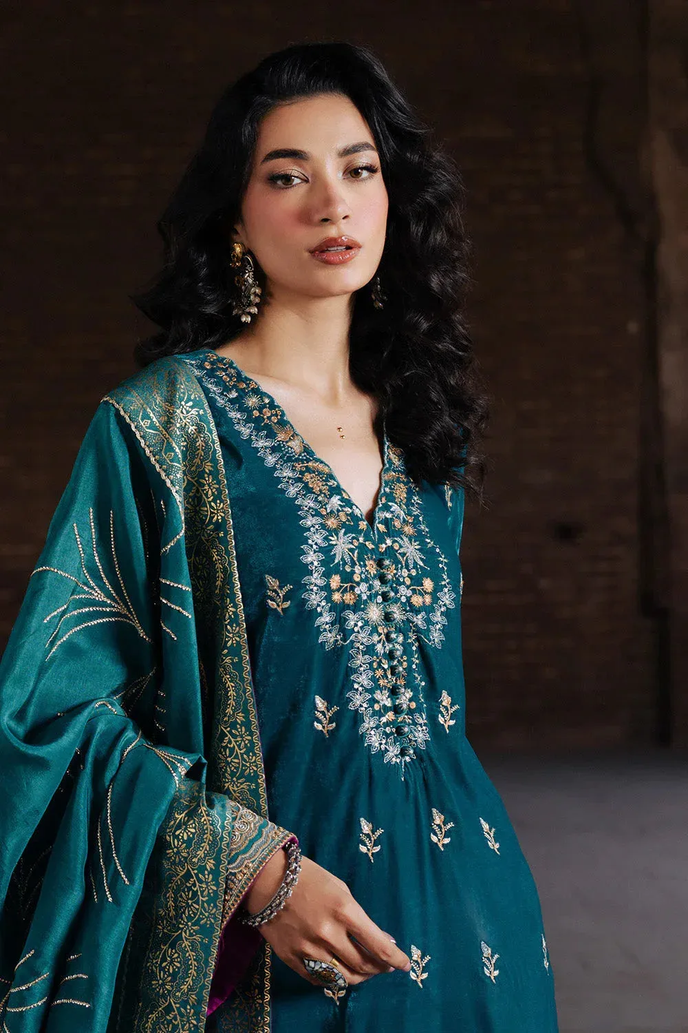 Maryum N Maria Gulshan e Makhmal Teal Blue Velvet – view 3 – Poshaq