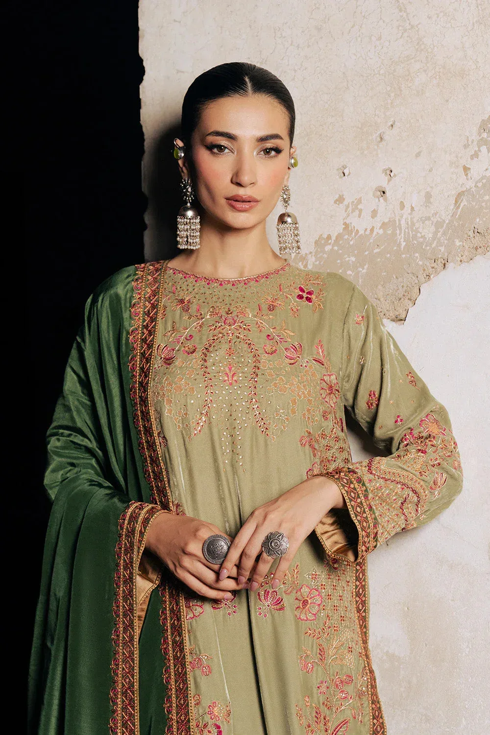 Maryum N Maria Gulshan e Makhmal Apple Green Velvet – view 4 – Poshaq