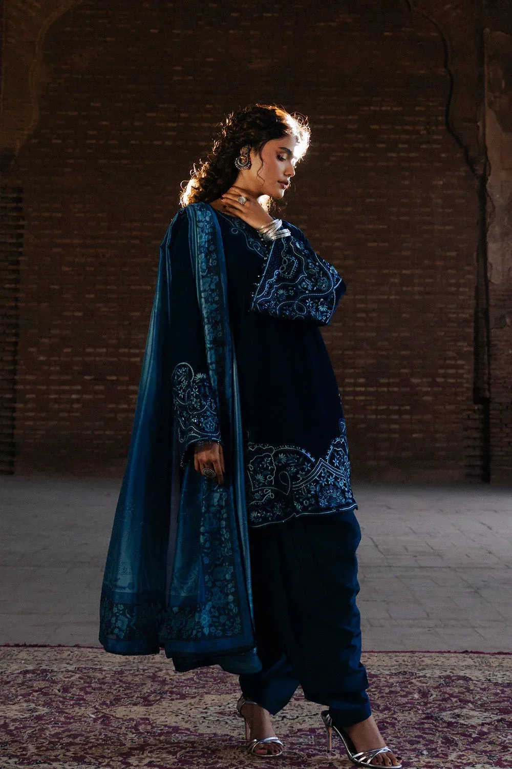 Maryum N Maria Gulshan e Makhmal Zinc Velvet – view 4 – Poshaq