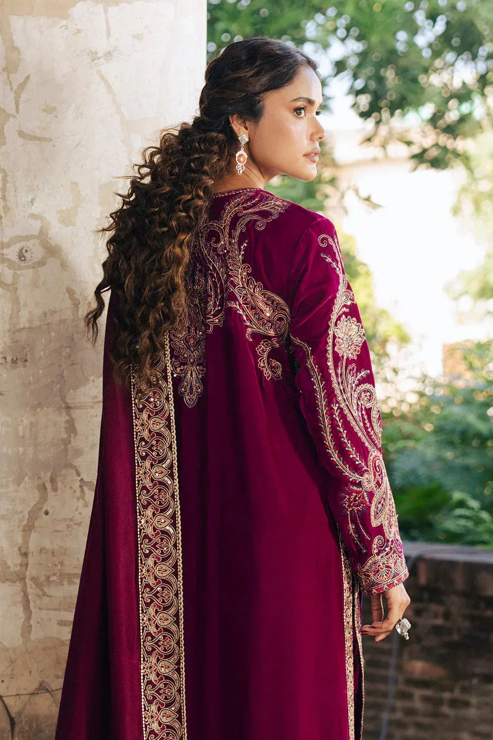 Maryum N Maria Gulshan e Makhmal Magenta Velvet – view 2 – Poshaq