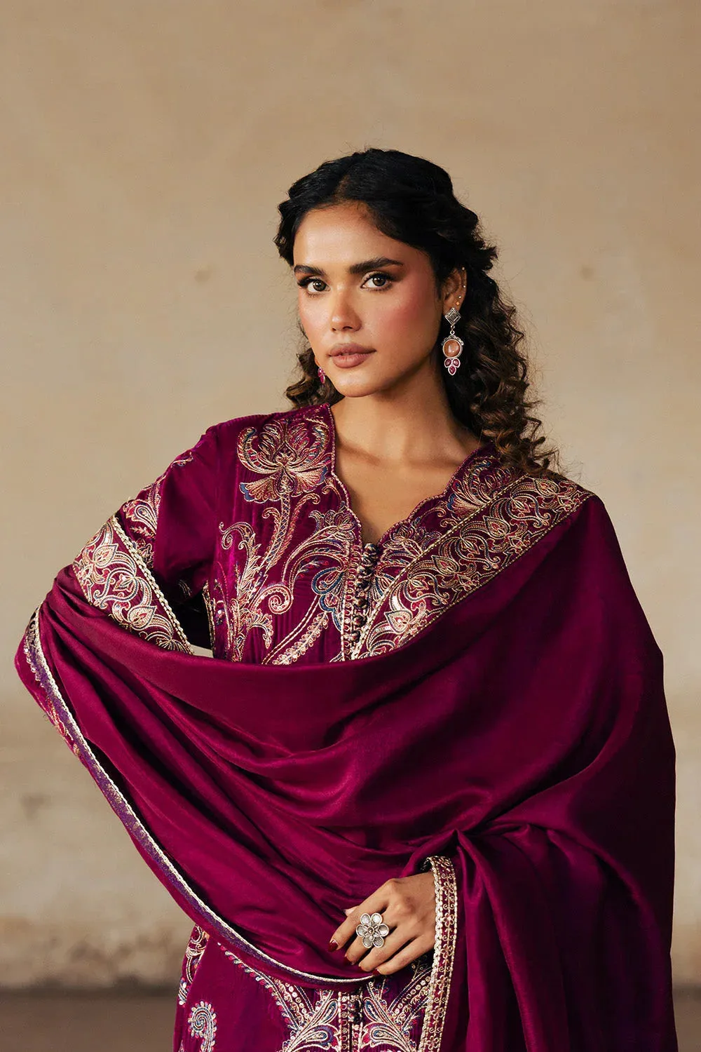 Maryum N Maria Gulshan e Makhmal Magenta Velvet – view 4 – Poshaq