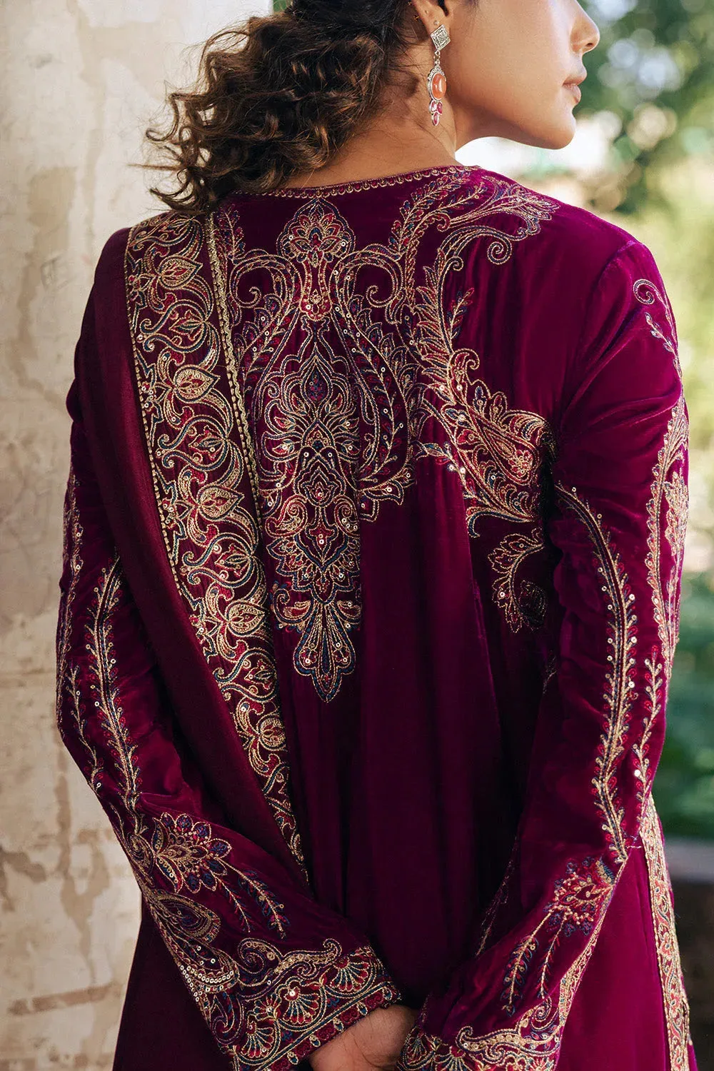 Maryum N Maria Gulshan e Makhmal Magenta Velvet – view 5 – Poshaq