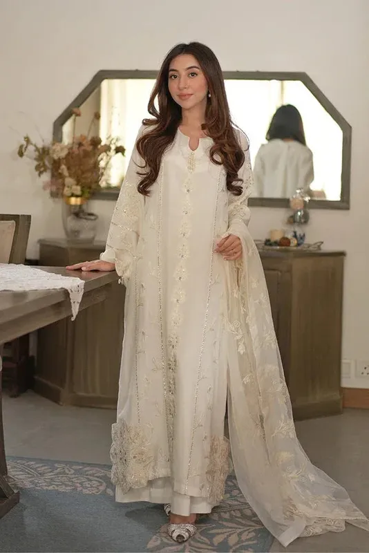 White 3‑piece suit with grip shirt, flared trouser and embroidered net dupatta – view 1 – Poshaq