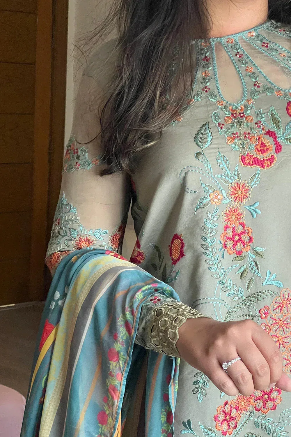 Maryum N Maria Koel 25 Ice Blue Cambric – view 2 – Poshaq