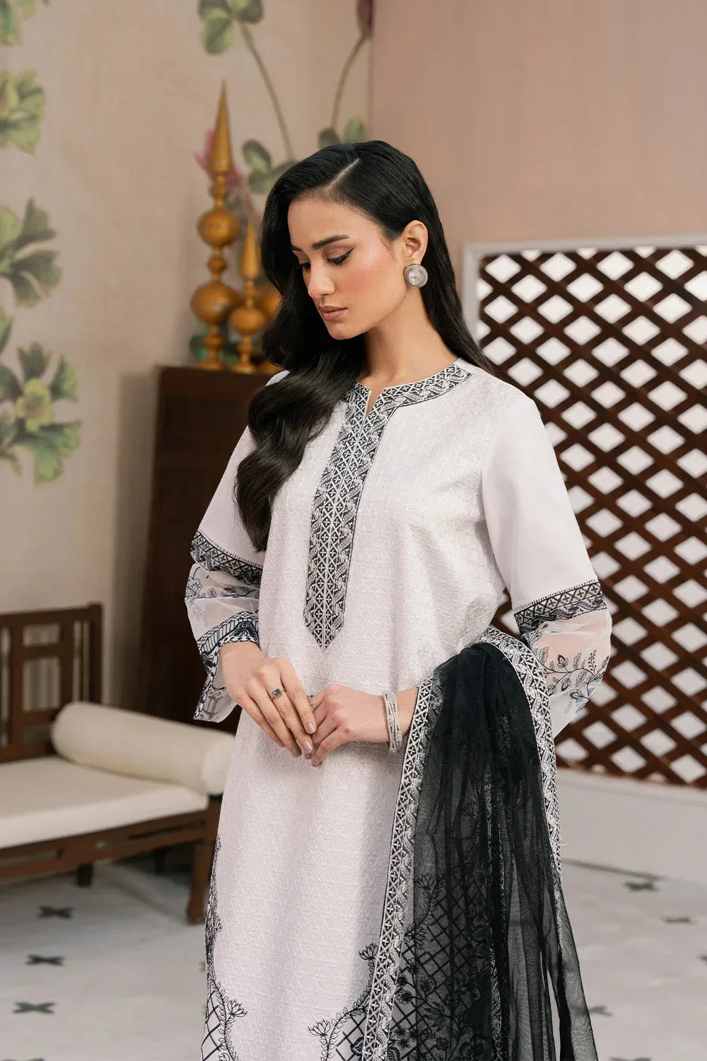 Maryum N Maria Eid Luxury Lawn 25 White Organza – view 4 – Poshaq