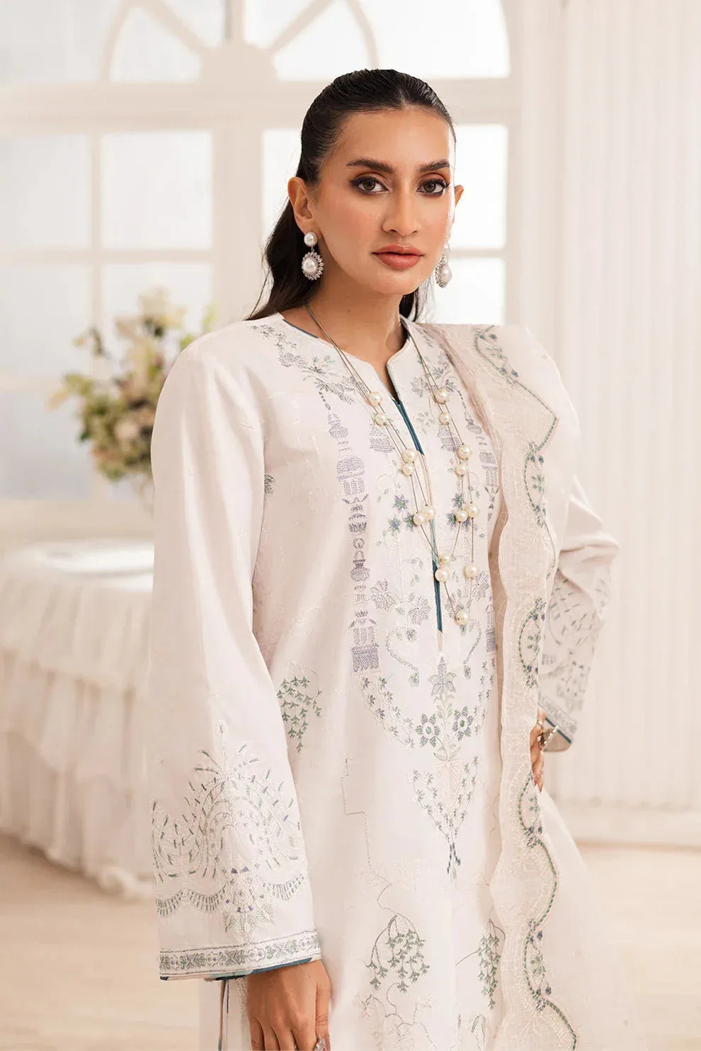 Maryum N Maria Mira Luxury Lawn White Lawn – view 4 – Poshaq