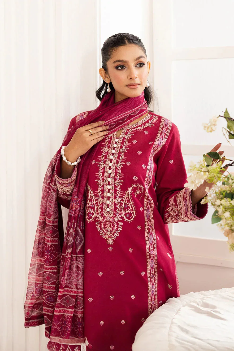 Maryum N Maria Mira Luxury Lawn Carmine Lawn – view 4 – Poshaq