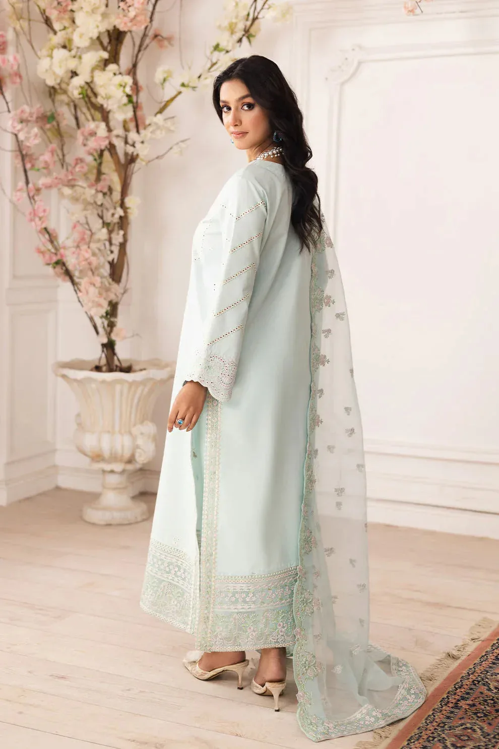 Maryum N Maria Mira Luxury Lawn Ice Blue Lawn – view 2 – Poshaq