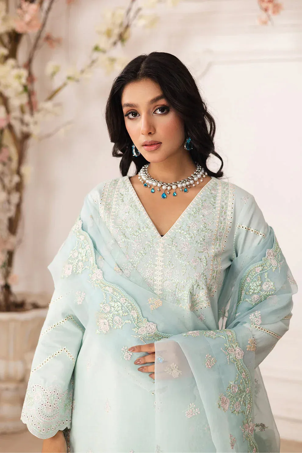 Maryum N Maria Mira Luxury Lawn Ice Blue Lawn – view 3 – Poshaq