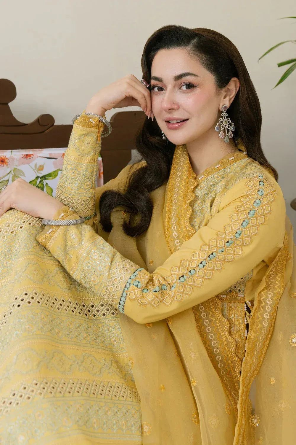 Maryum N Maria Luxury Lawn 25 Dust Yellow Organza – view 3 – Poshaq