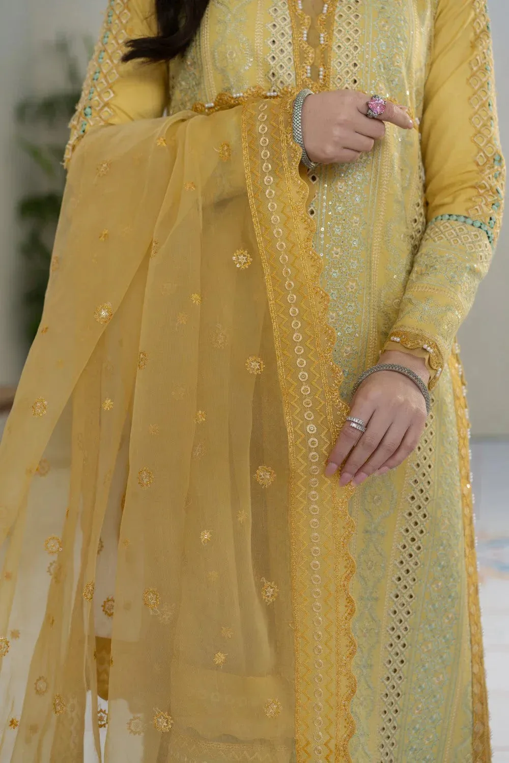 Maryum N Maria Luxury Lawn 25 Dust Yellow Organza – view 4 – Poshaq
