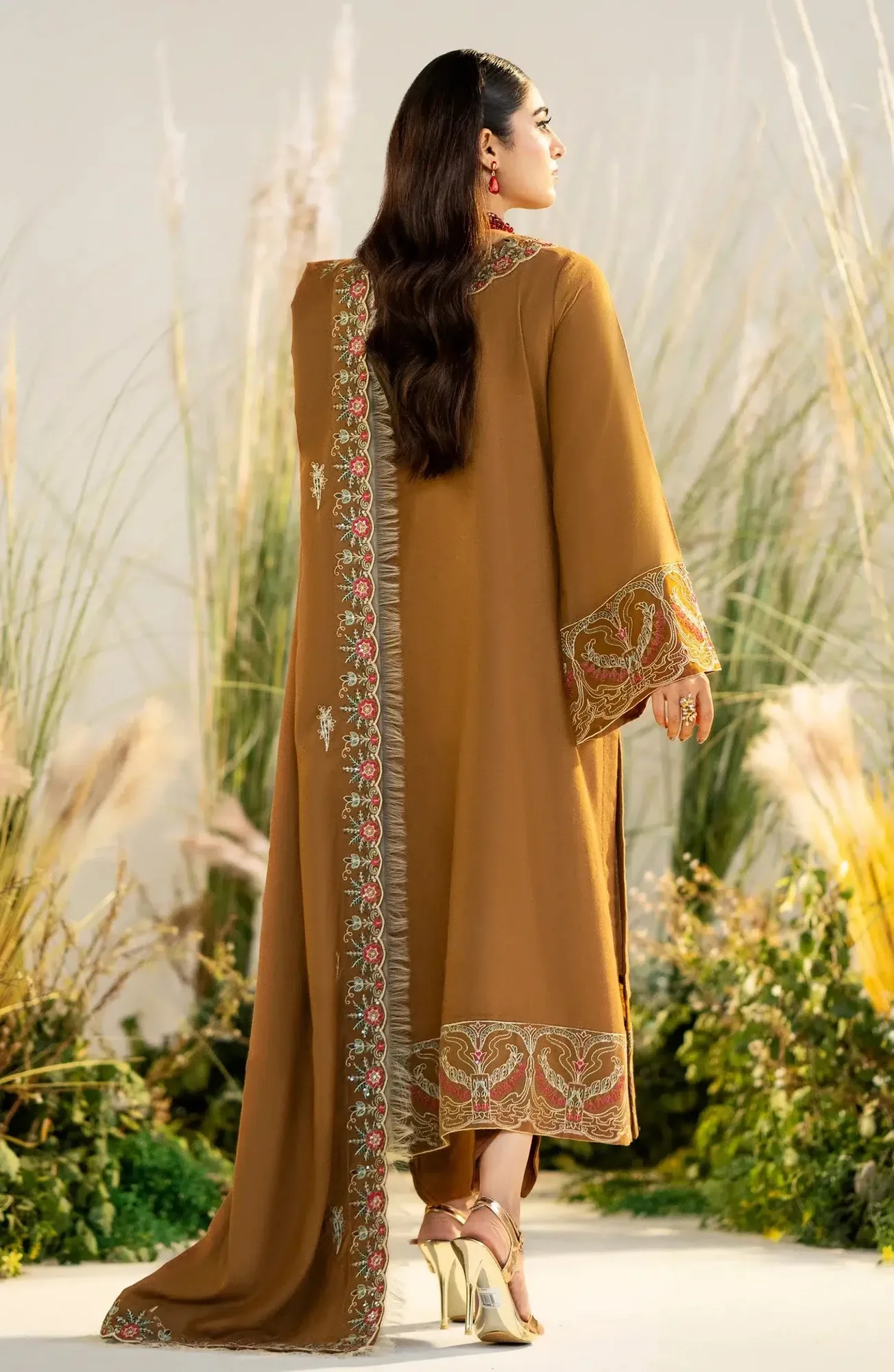 Maryum N Maria Shehr Bano Winter 23 Peach – view 3 – Poshaq