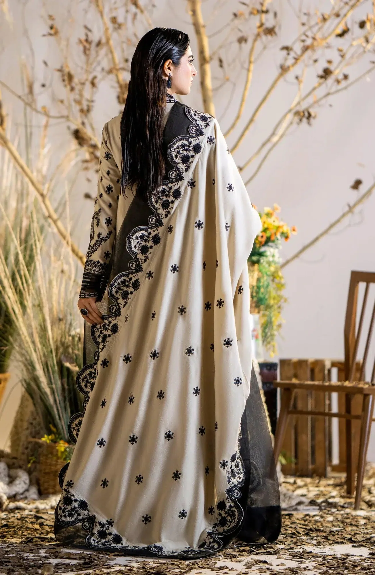 Maryum N Maria Shehr Bano Winter 23 Off White Organza – view 3 – Poshaq