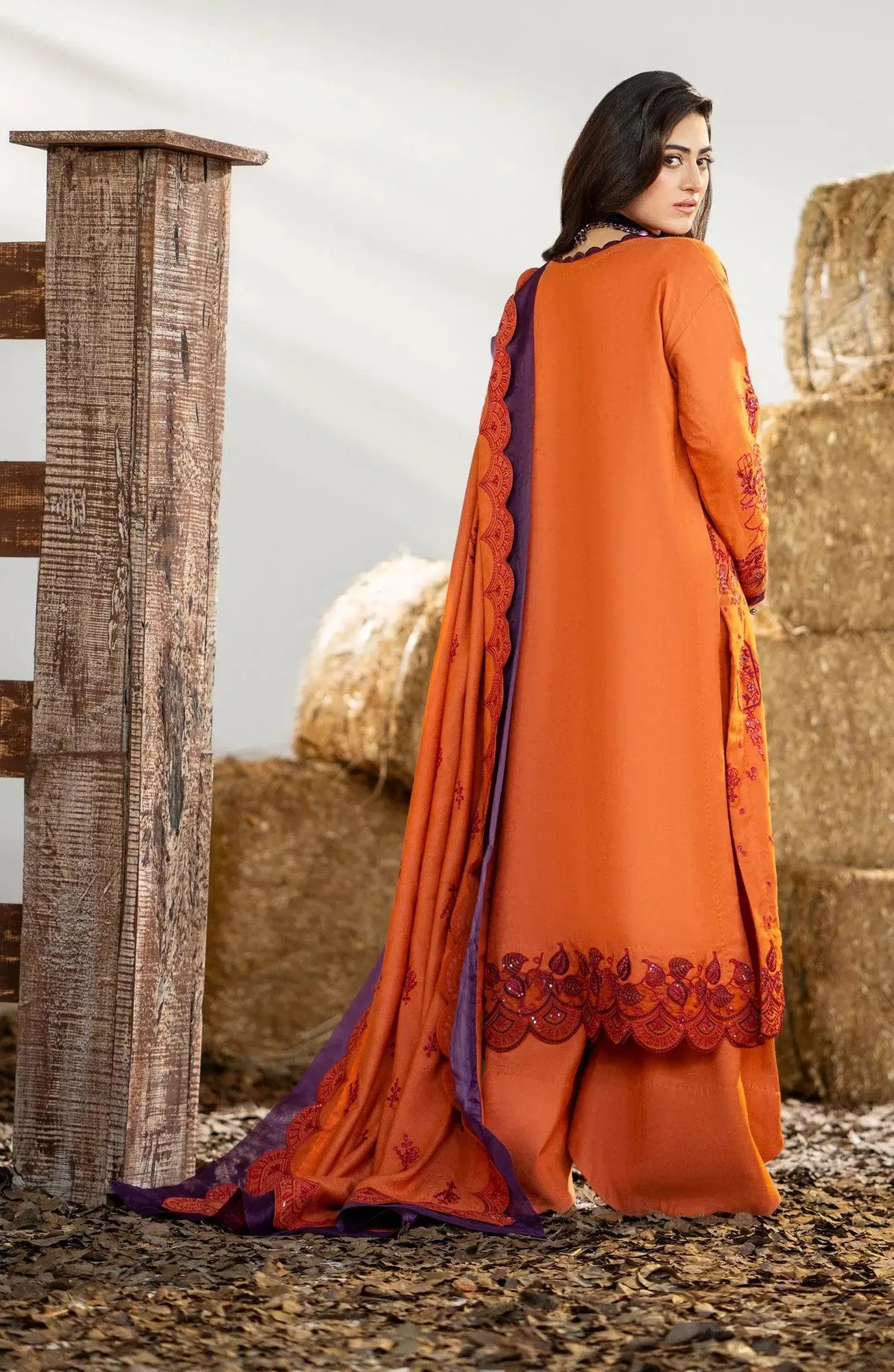 Maryum N Maria Shehr Bano Winter 23 Orange Organza – view 3 – Poshaq