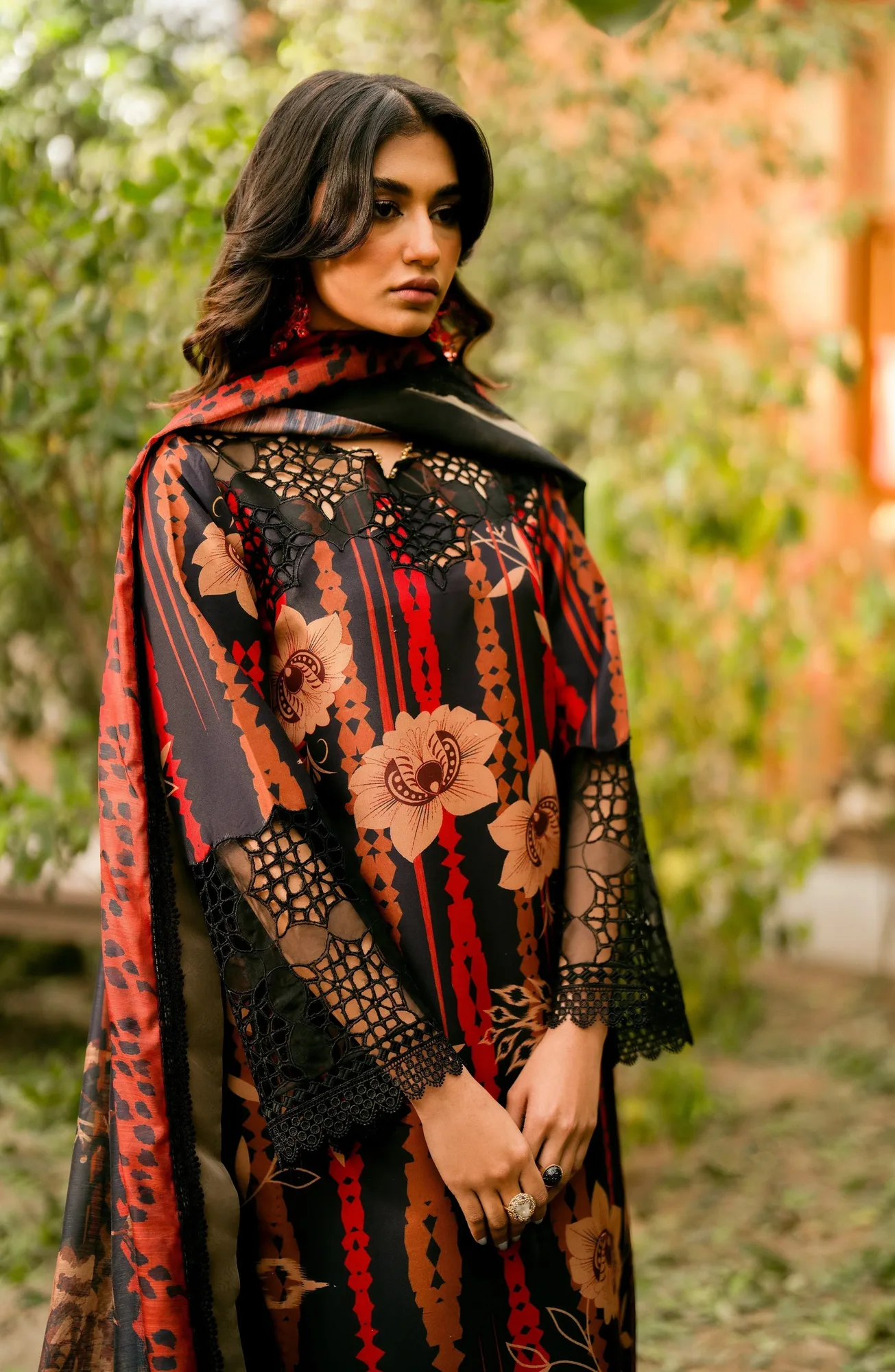 Maryum N Maria Luxury Lawn 24 Black Raw Silk – view 3 – Poshaq